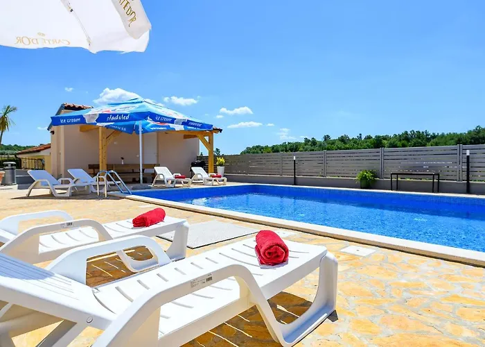 Stancija Amorozo 5 * 포레치