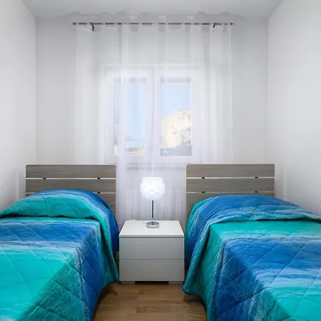 Stancija Amorozo 5 Apartment Porec