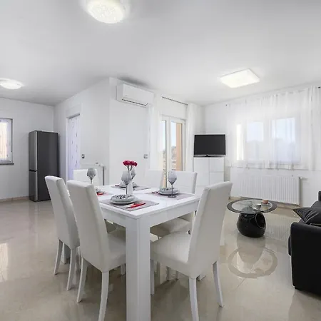 Apartment Stancija Amorozo 5 Porec