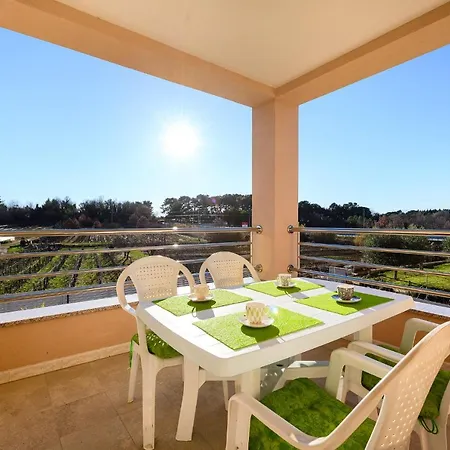 Stancija Amorozo 5 פורץ