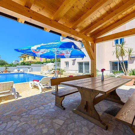 Apartment Stancija Amorozo 5 *