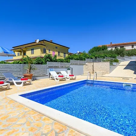 Stancija Amorozo 5 Porec