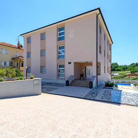 Apartment Stancija Amorozo 5