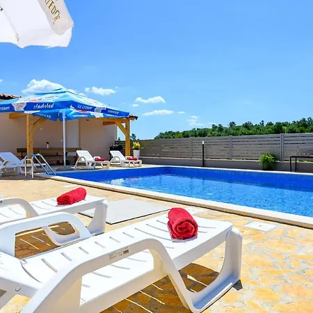 Stancija Amorozo 5 * Porec