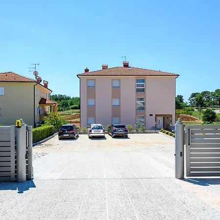 Stancija Amorozo 5 Porec