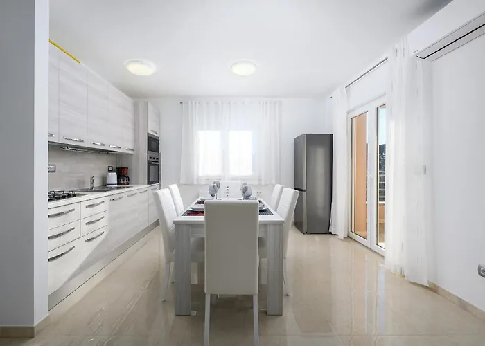 Stancija Amorozo 5 * Poreč