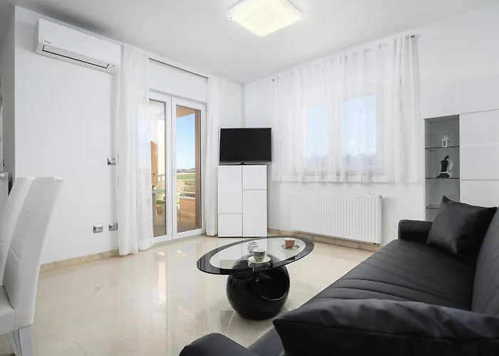 Stancija Amorozo 5 * Πόρετς