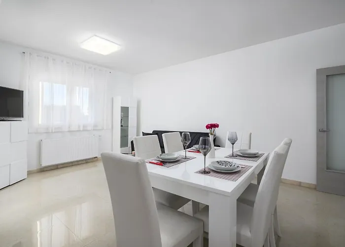 Stancija Amorozo 5 Apartamento